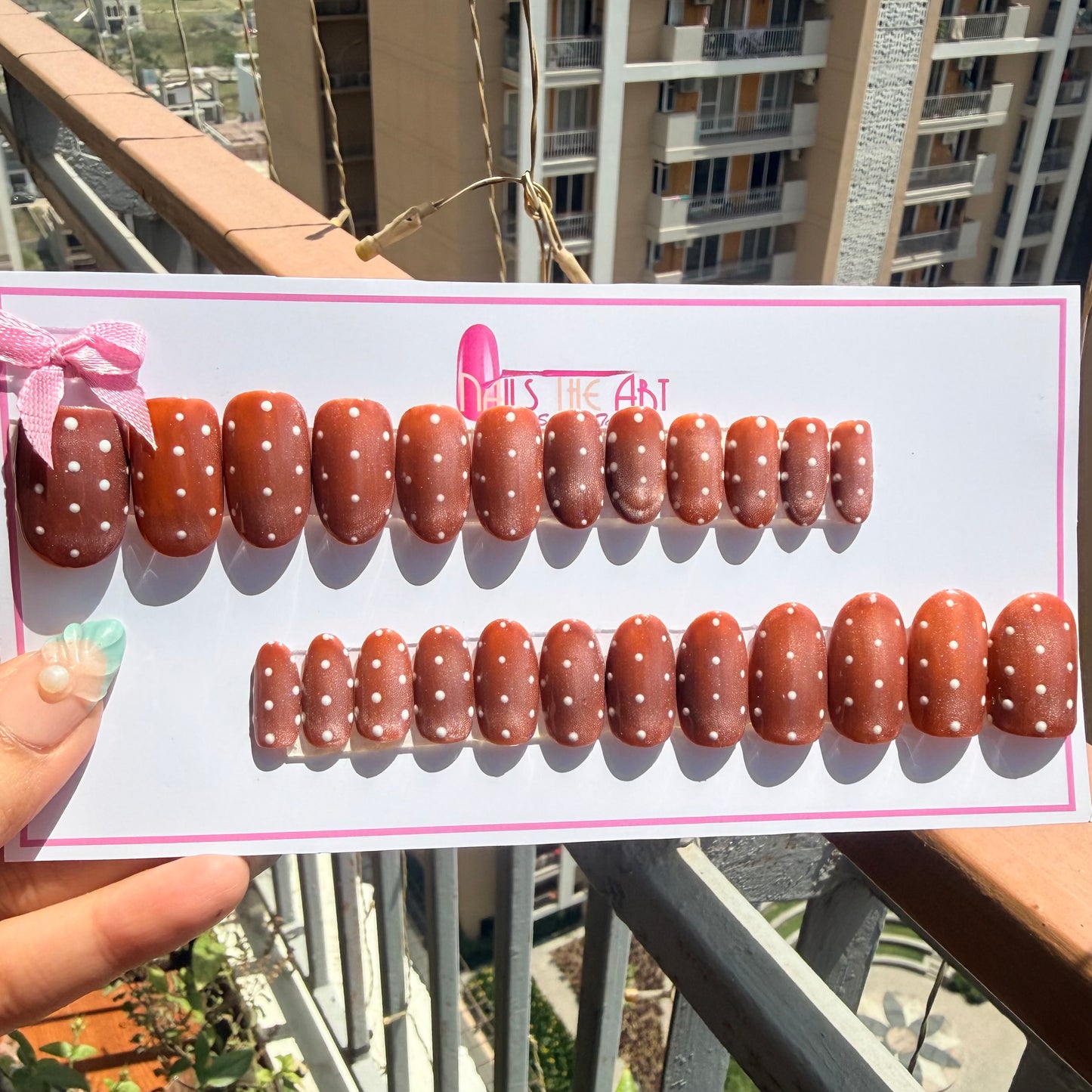 Chocolate Brown Silk Cat Eye Dot Press On Nails | Glossy Almond Set (universal )