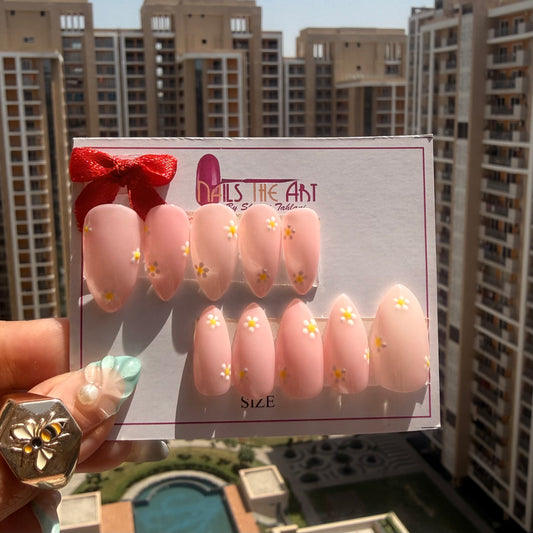 Blush Pink Glossy Daisy Press-On Nails | Soft Floral Nail Set ( 10 nails)