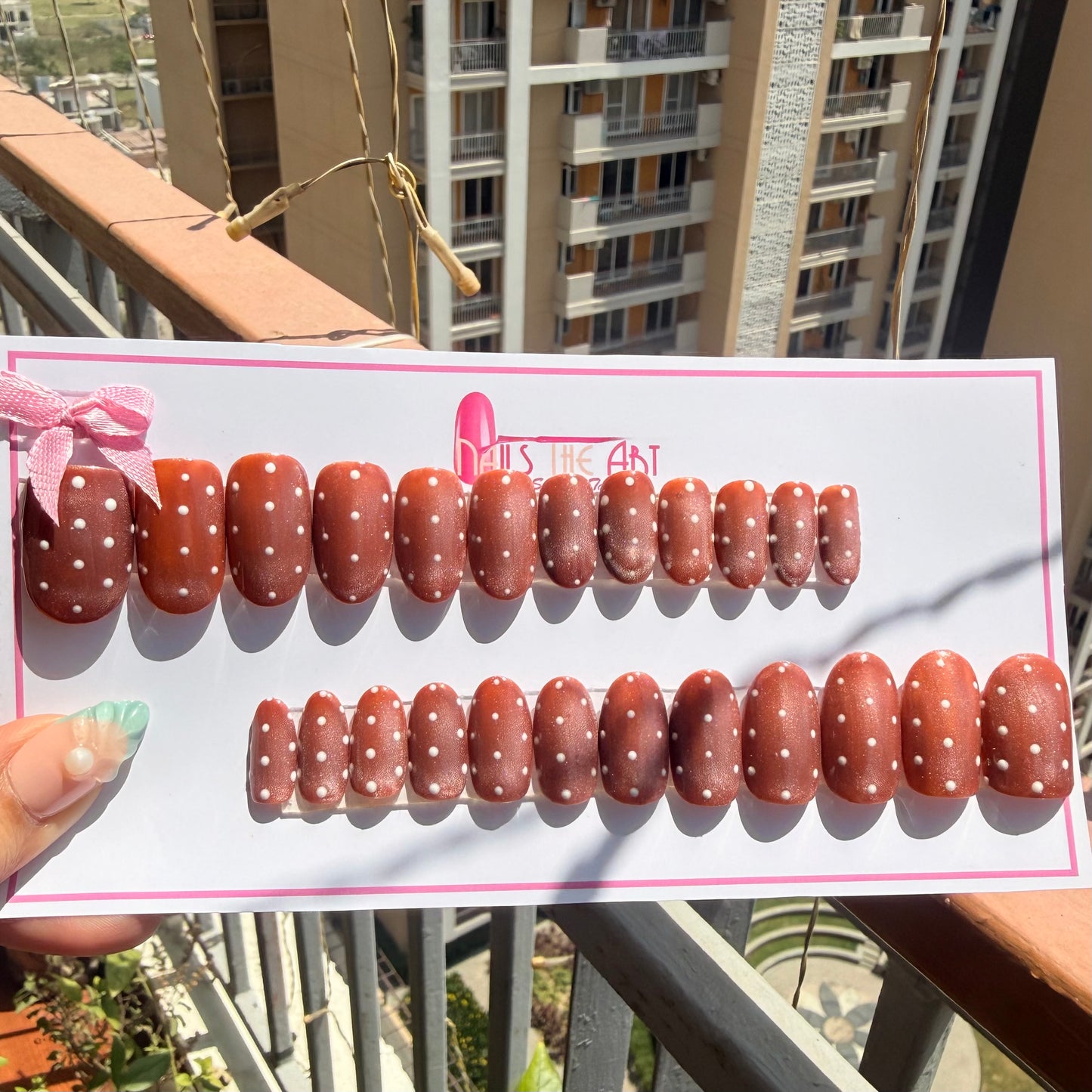 Chocolate Brown Silk Cat Eye Dot Press On Nails | Glossy Almond Set (universal )