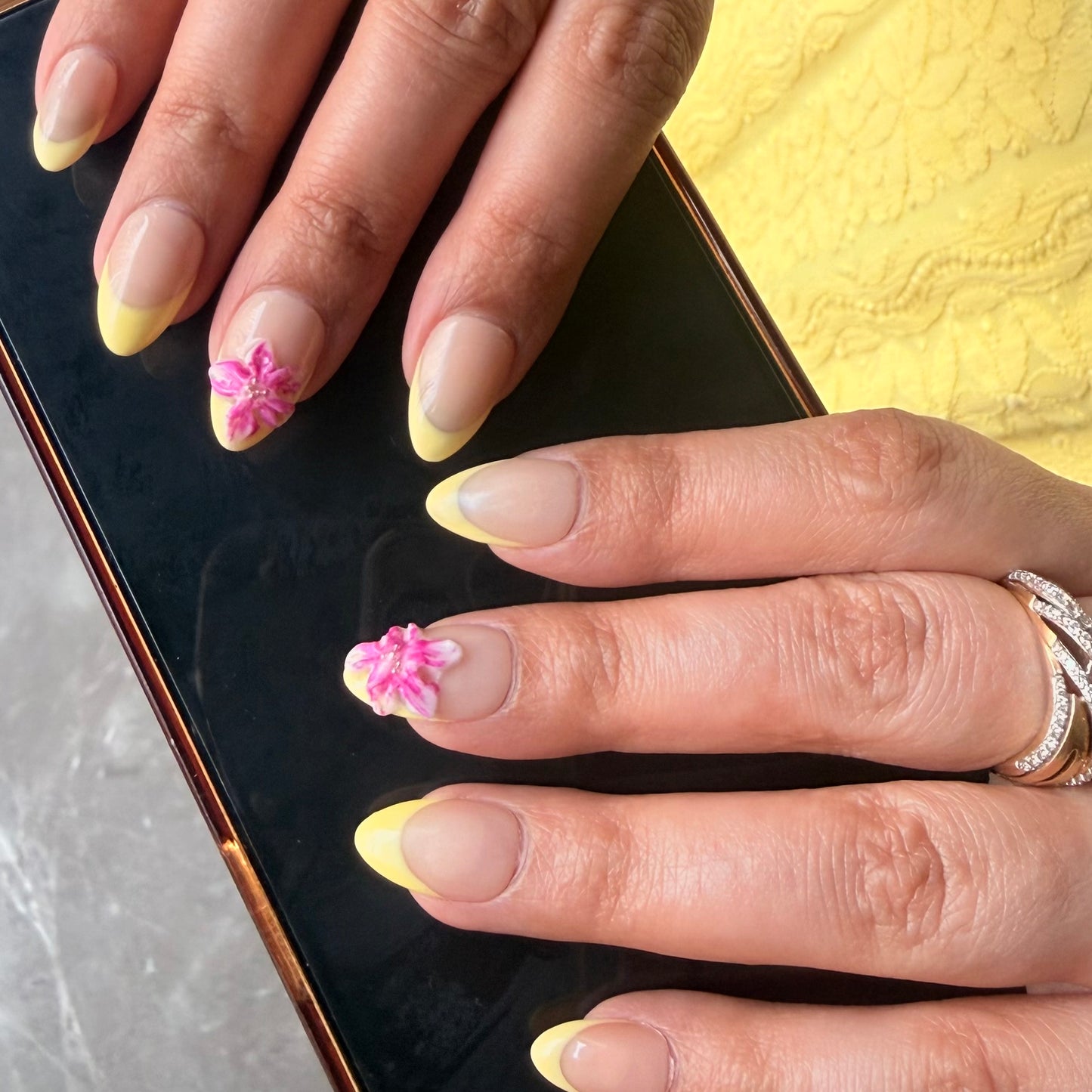 🌼 Lemon Blossom French Press-On Nails