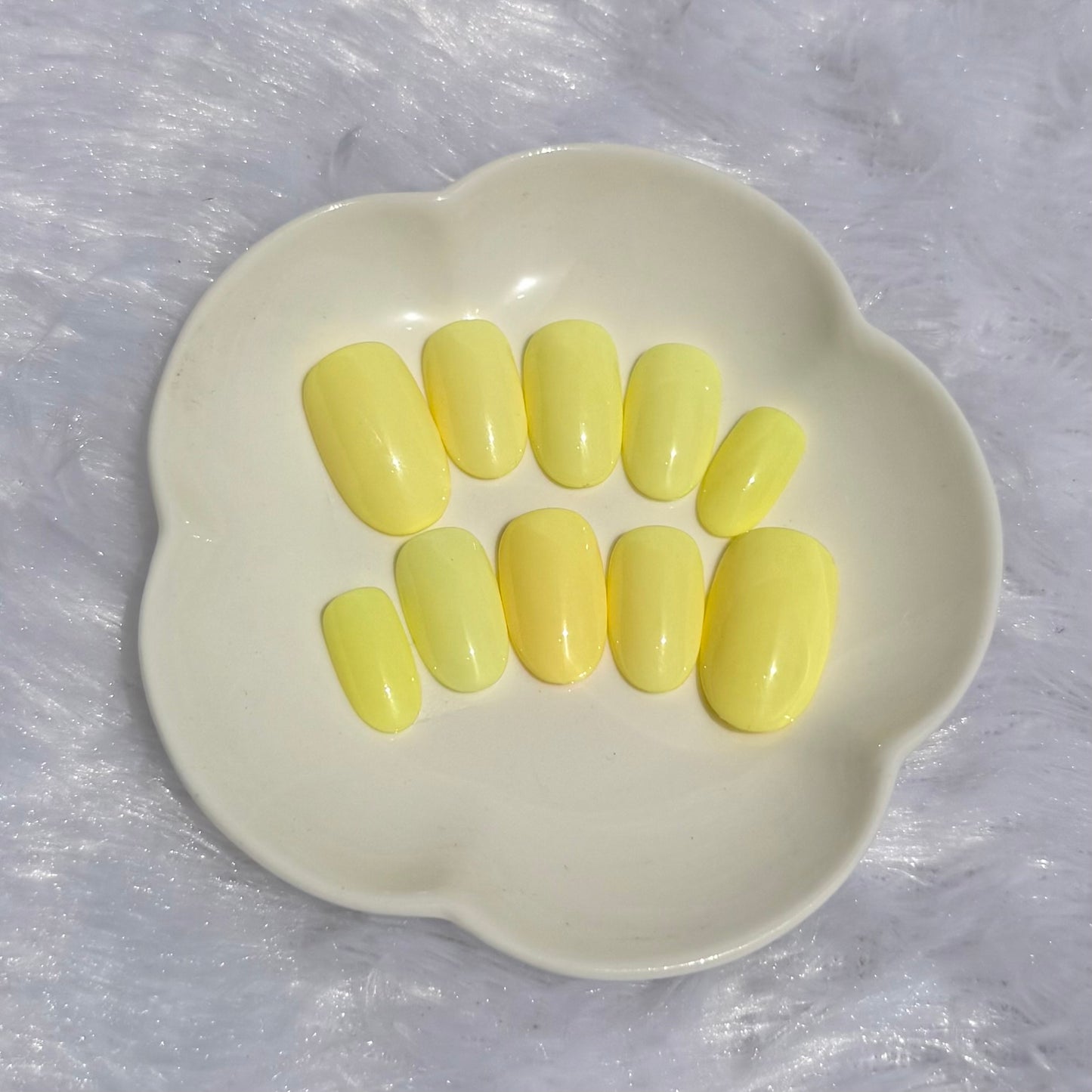 Lemon Sorbet | Glossy Round Press On Nails 💛 (10 nails)