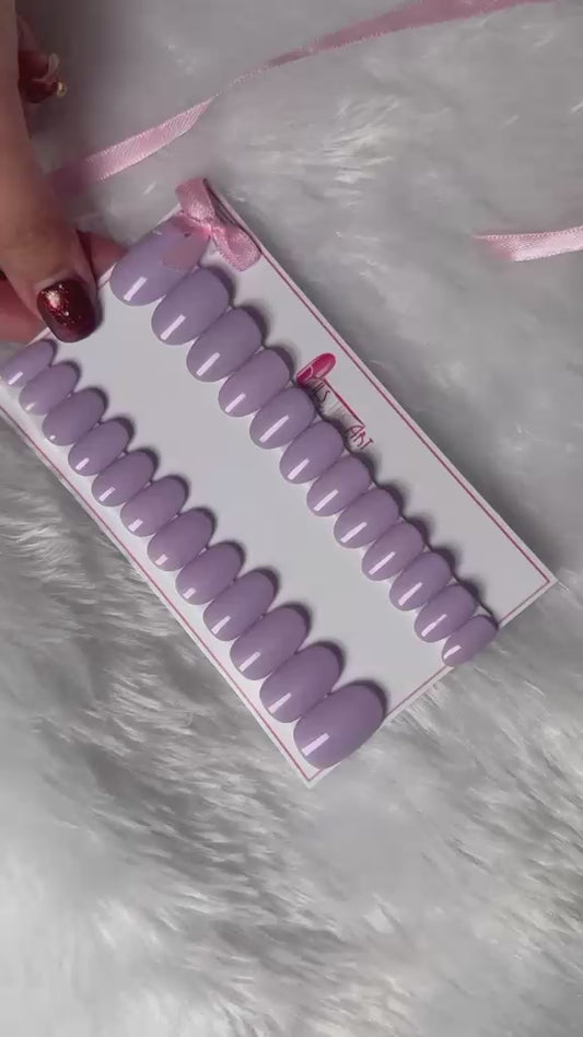 Lavender Gloss Press-On Nails – Short Oval | Reusable Nail Set (Universal)