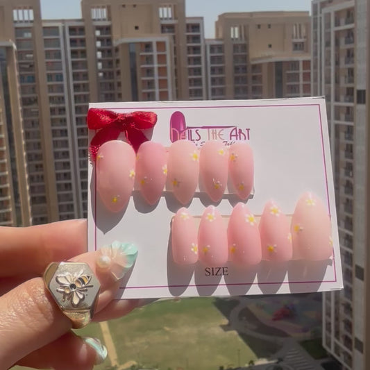 Blush Pink Glossy Daisy Press-On Nails | Soft Floral Nail Set ( 10 nails)